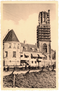 18020 Gezicht op de Cunreratoren tijdens herstel van oorlogsschade, met op de voorgrond de huizen aan de Koningshof.